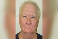 Egy életfogytiglanra ítélt gyilkos kéri szabadlábra helyezését, mert egyszer már leállt a szíve