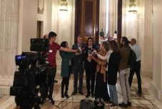 FRISSÍTVE – Az EP-ben már elfogadták a román biztos jelölését, mire a bukaresti parlament is rábólintott