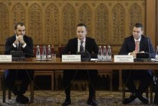 Szijjártó: a történelmi tények tiszteletben tartása nem revizionizmus