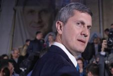 Bizalmi szavazást kér maga ellen az USR-elnök Dan Barna