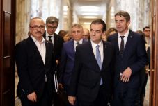 Orban elbocsátotta a PSD-s tanácsadókat, csak Gică Popescut tartotta meg