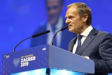 Tusk: az Európai Néppárt január végéig döntést hoz a Fideszről