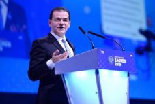 Orban elhatárolódott Orbántól, megtapsolták érte az EPP kongresszusán