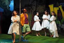 Lóvátett lovagok – egy könnyedségében is nehéz, és nehézségében is könnyed előadás az UTE-festen