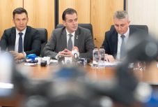 Útilaput kötnek a prefektusok és alprefektusok talpára