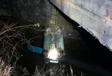 Patakba zuhant az autójával, meghalt egy sofőr Hargita megyében