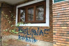 Obszcén feliratot festettek a csángószövetség volt bákói irodájának falára