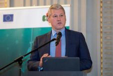 Nem vonják vissza a „miniamnesztiát”, és nem számolják fel „az ügyészek ügyészségét”