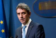 Visszahívja a kormány a New York-i főkonzult