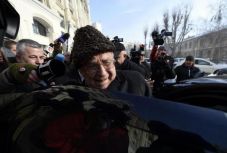 FRISSÍTVE – Elkezdődött az 1989-es forradalom pere: Iliescut emberiesség elleni bűncselekményekkel vádolják