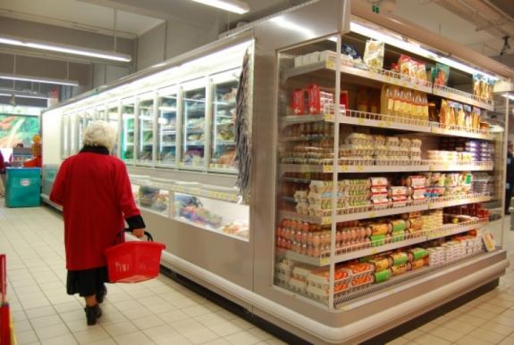 Eurostat: továbbra is bérük több mint egynegyedét költik a romániaiak élelmiszerekre és italokra