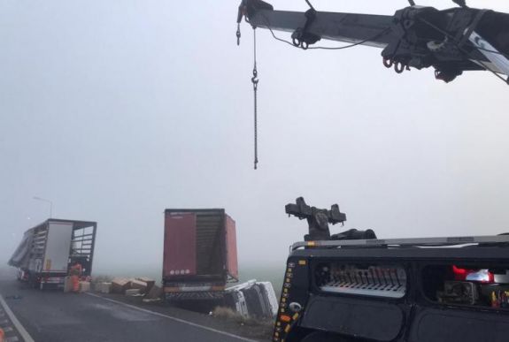 Kamionbaleset miatt áll a forgalom Arad nyugati sztrádalehajtójánál