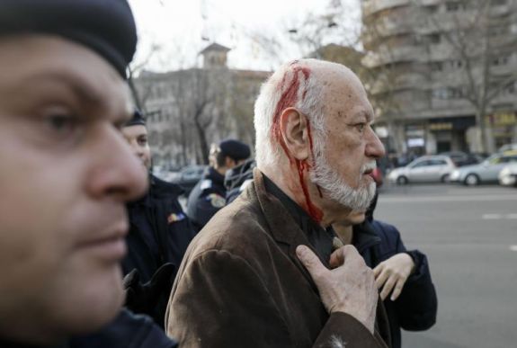 FRISSÍTVE - Megtámadták Gelu Voican Voiculescut a '89-es forradalom áldozataira emlékeztető eseményen