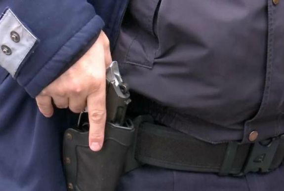 Lábon lőtték a rajtakapott betörőt