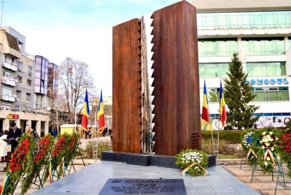 Felavatták Szatmárnémetiben az antikommunista ellenállás emlékművét