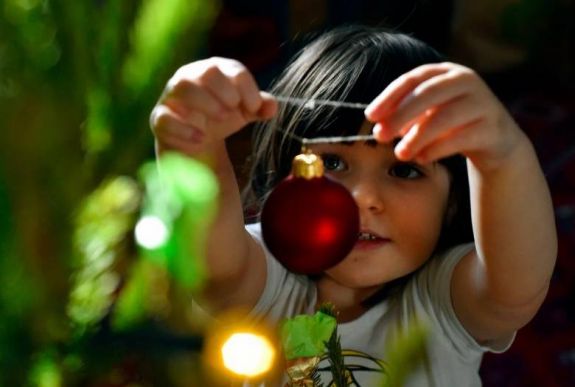 Néprajzkutató: a karácsonyfa-díszítés két hagyományból ered