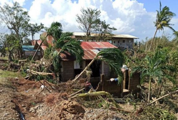 Már huszonnyolc halálos áldozata van a Phanfone tájfunnak a Fülöp-szigeteken