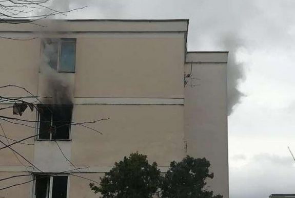 Tűz ütött ki egy marosvásárhelyi tömbházban, egy látássérült is kórházba került