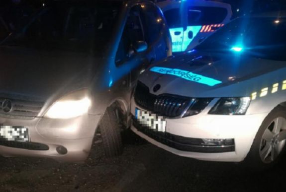 Forgalommal szemben hajtott egy román nő az M0-son