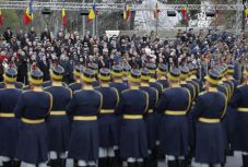 December 1.: katonai parádéval ünnepeltek Bukarestben