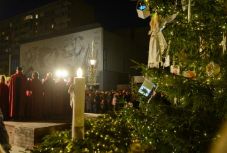 Advent: kigyúltak az ünnep fényei Csíkszeredában