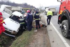 Autóbalesetben meghalt egy terhes nő és egy férfi Kolozs megyében