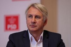 A PSD egyszerű indítványt nyújt be a kormány ellen