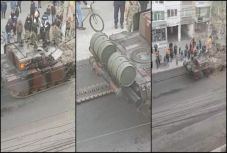 Lerobbant egy tank a galaci katonai parádén, a román nemzeti ünnepen