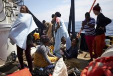 Újabb két civilhajónak adott kikötési engedélyt az olasz kormány