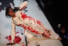 Az aradi Delta galériában látható Gyergye Krisztián díjnyertes „táncfestménye”