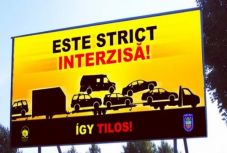 Román „horrortrélerről” leesett rámpa rongált meg autókat az M0-son