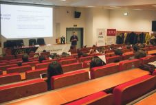 Már a szemünknek sem hihetünk – Hogyan védekezhetünk az álhírek ellen?