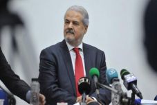 Johannis visszavonja a Románia Csillaga kitüntetést Adrian Năstasétől