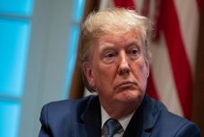 Hatalommal való visszaéléssel és a kongresszus akadályozásával vádolják Trumpot