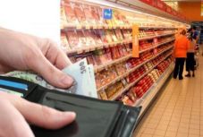 Infláció: az élelmiszerek csaknem 5 százalékkal drágultak novemberben