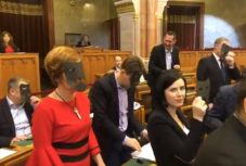 Elfogadta a magyar parlament a színházakat is érintő kulturális törvénycsomagot