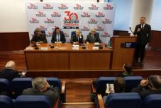 Tőkés László: időszerű a szembenézés a kommunizmus bűneivel