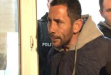 Két évvel csökkentették a mozgáskorlátozott fogadott lányát megerőszakoló férfi büntetését