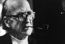 Mircea Eliade kéziratainak megmentéséért tüntetnek Bukarestben