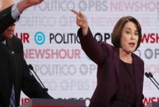 Amerikai demokrata párti elnökjelölt-aspiránsok támadták csaknem egyöntetűen Trumpot