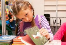 Könyvet hoz az angyal – de milyen legyen? Hasznos tanácsok Makkai Kinga gyermekirodalom-szakértőtől