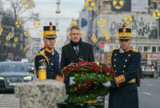 Klaus Johannis és Ludovic Orban is megkoszorúzta az 1989-es forradalom bukaresti emlékművét