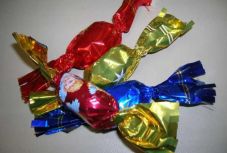 Vigyázzunk a Romániában forgalmazott szaloncukrokkal és kalácsokkal