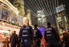 Gyanús jelek miatt kiürítették a berlini vásárt, ahol a 2016-os tömeggázolás történt