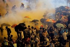 Ismét összecsaptak a tüntetők és a rendőrök Hongkongban