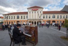 Külön pénzalapot kapnak a települések saját színházaik fenntartására