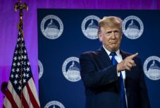 Trump Iránt tette felelőssé a bagdadi amerikai nagykövetség elleni támadásért