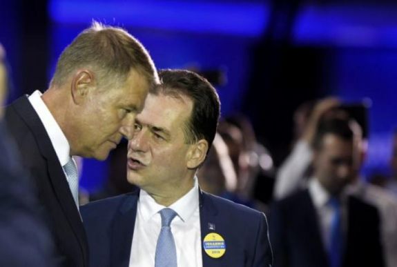 Klaus Johannis egyeztet az előre hozott választásokról a kormányfővel