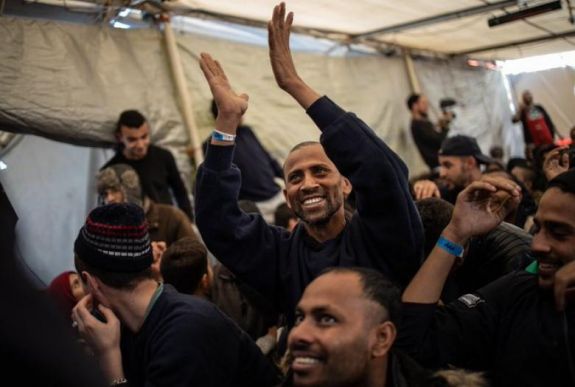 Újabb két, menekülteket szállító civilhajó kikötését engedélyezte az olasz kormány