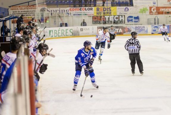 Jégkorong: kiütötte a Steauát Csíkszeredában a Sportklub